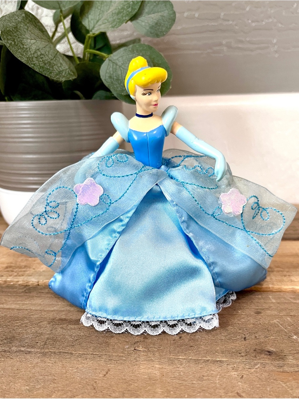 Disney Vintage 2005 Gemmy Cinderella Mini Tree Topper 5.5" Figure